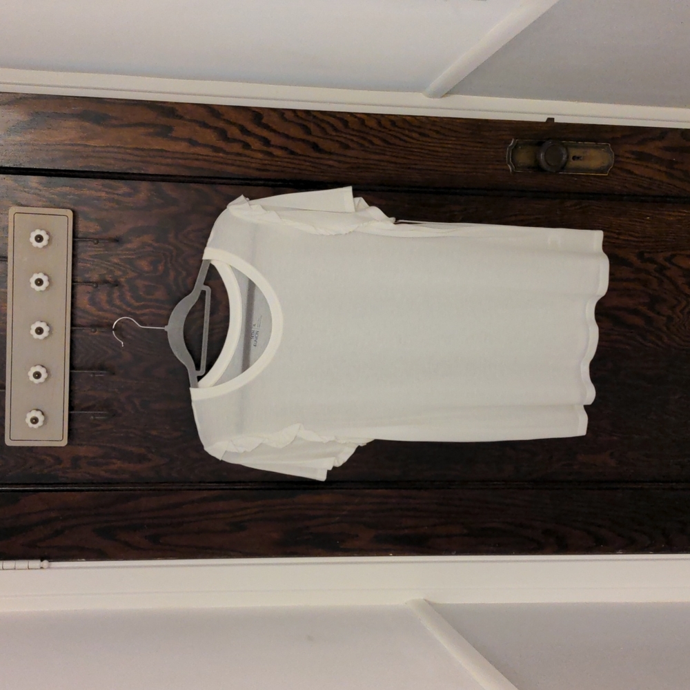 Woman's White T-shirt with ruffled sleeves in XL by 14th & Union